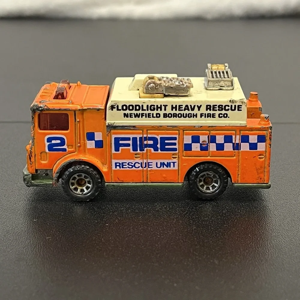 Vintage Matchbox Mack Auxiliary Power Truck 1991 1:84 Die-Cast Lights Move